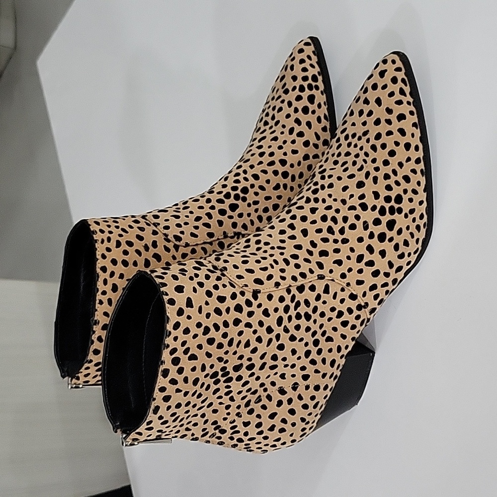 Leopard print booties / ankle heels, Size 8.5